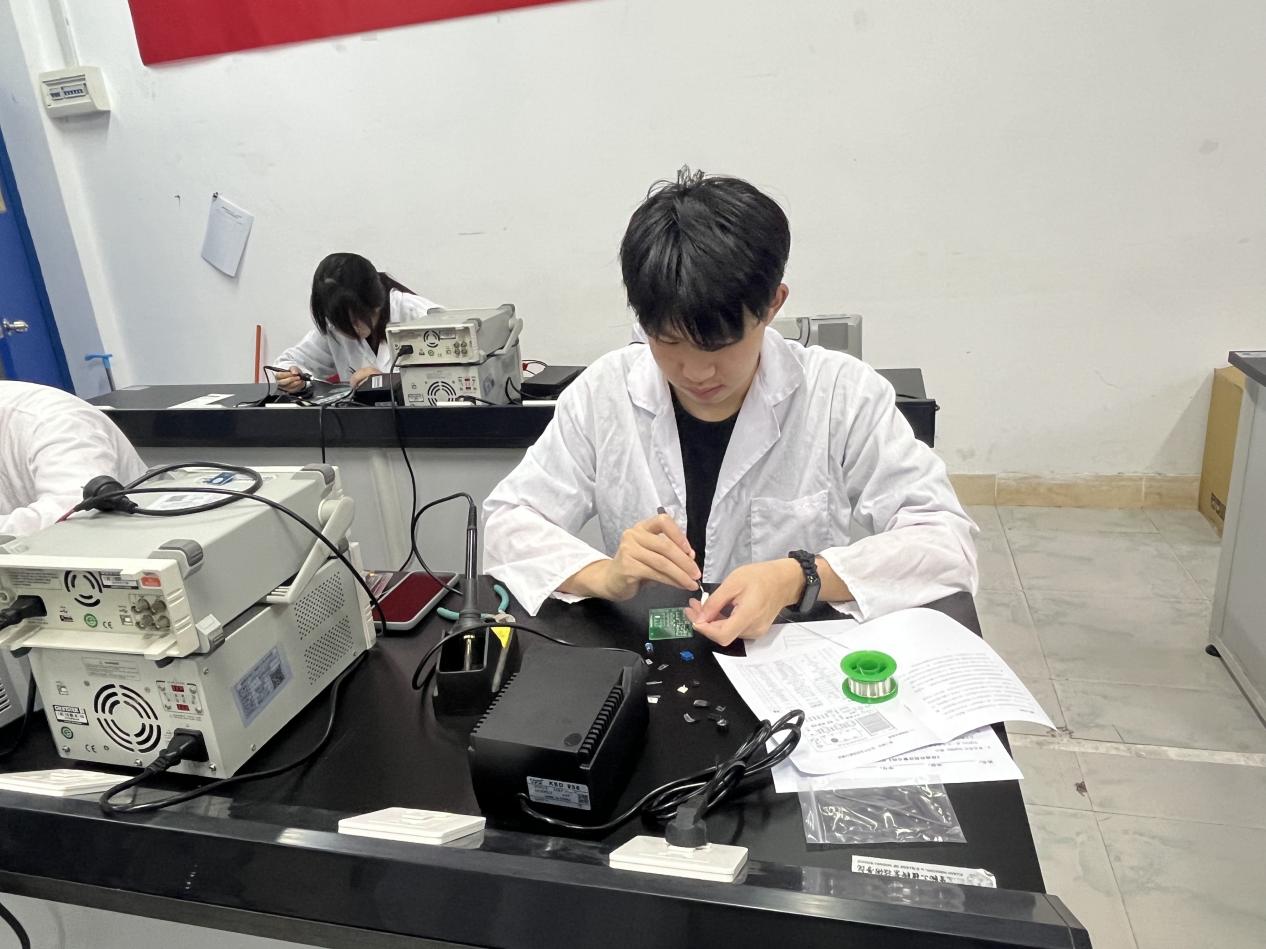 技能筑夢，創新未來 康復保健系成功舉辦第十一屆學生職業技能大賽之智能電子產品設計與開發賽項